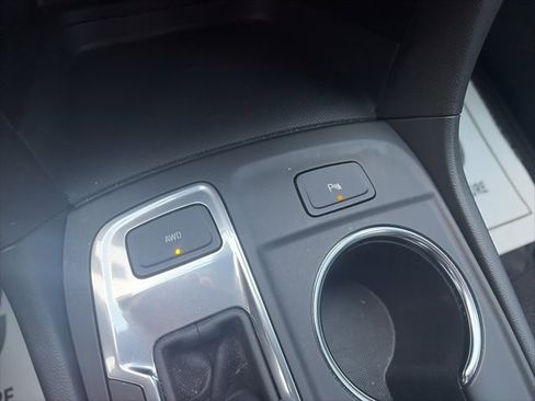 Used 2024 Chevrolet Equinox LT image 19