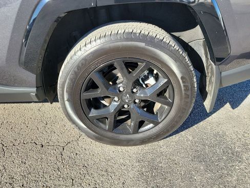 Used 2025 Toyota RAV4 LE image 5