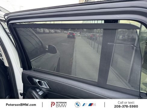 Used 2022 BMW X7 xDrive40i w/ Premium Package image 23