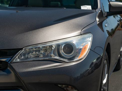 Used 2017 Toyota Camry XLE w/ Moonroof Package FWD image 16
