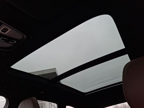 Certified 2023 Volvo XC60 B5 Plus w/ Climate Package image 15