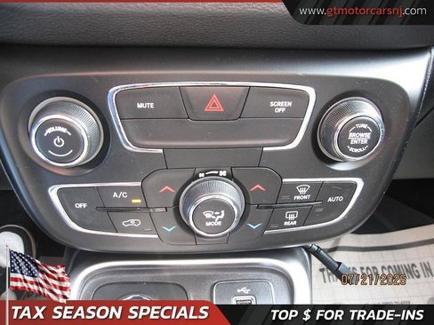 Used 2017 Jeep Compass Latitude w/ Popular Equipment Group AWD/4WD image 30