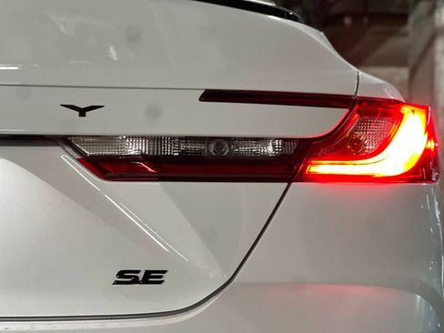 New 2026 Toyota Camry Hybrid FWD image 7