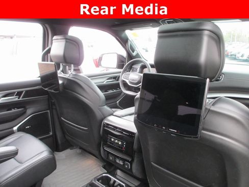 Used 2024 Jeep Wagoneer Series II image 17