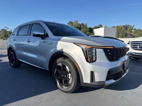 Used 2025 Kia Sorento EX image 3