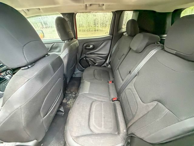 Used 2017 Jeep Renegade Altitude FWD image 12
