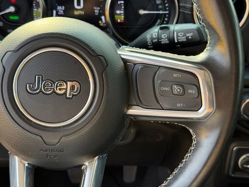 Used 2022 Jeep Wrangler Unlimited Sahara AWD/4WD image 16