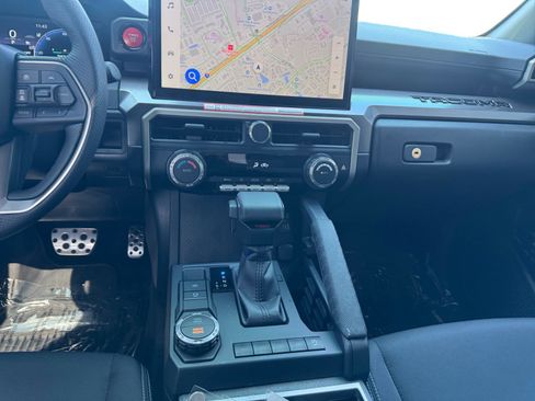 Used 2025 Toyota Tacoma TRD Sport image 11