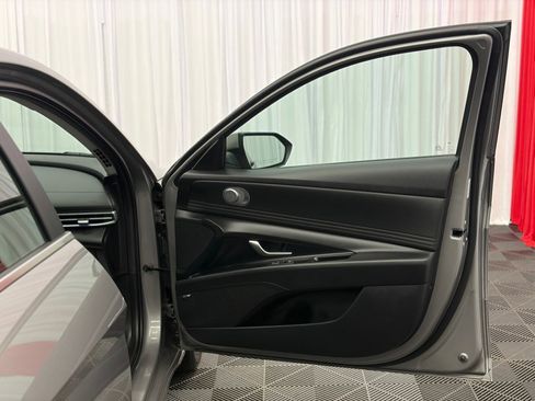 Used 2023 Hyundai Elantra Limited FWD image 15