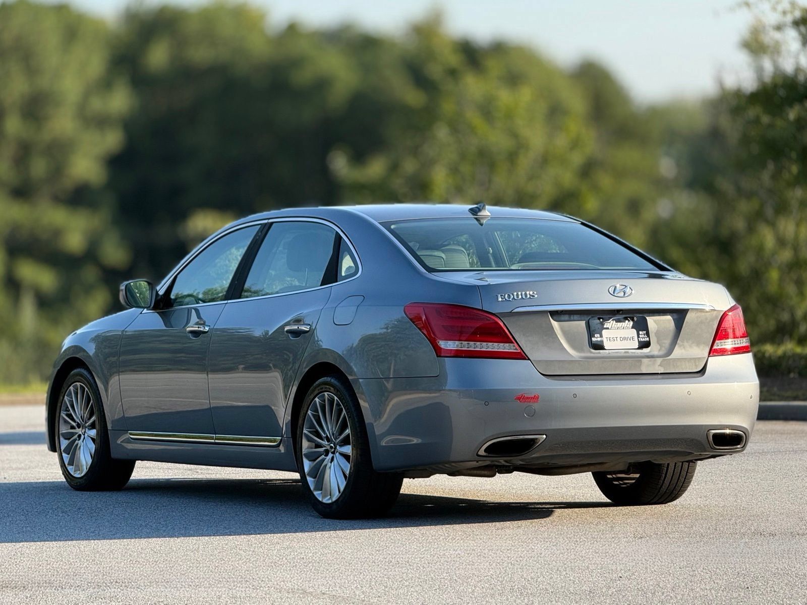 Used 2014 Hyundai Equus Signature RWD image 10