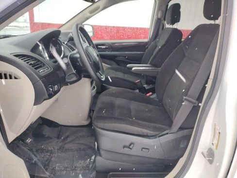 Used 2019 Dodge Grand Caravan SE w/ UConnect Hands-Free Group image 10
