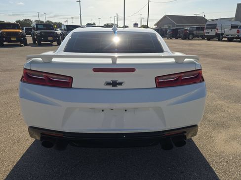Used 2018 Chevrolet Camaro SS RWD image 4
