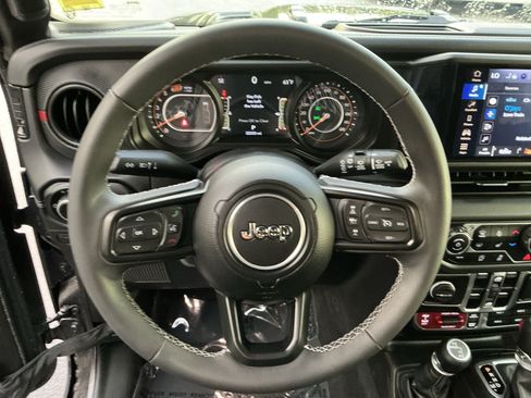 Used 2025 Jeep Wrangler Unlimited Rubicon w/ Convenience Group AWD/4WD image 14