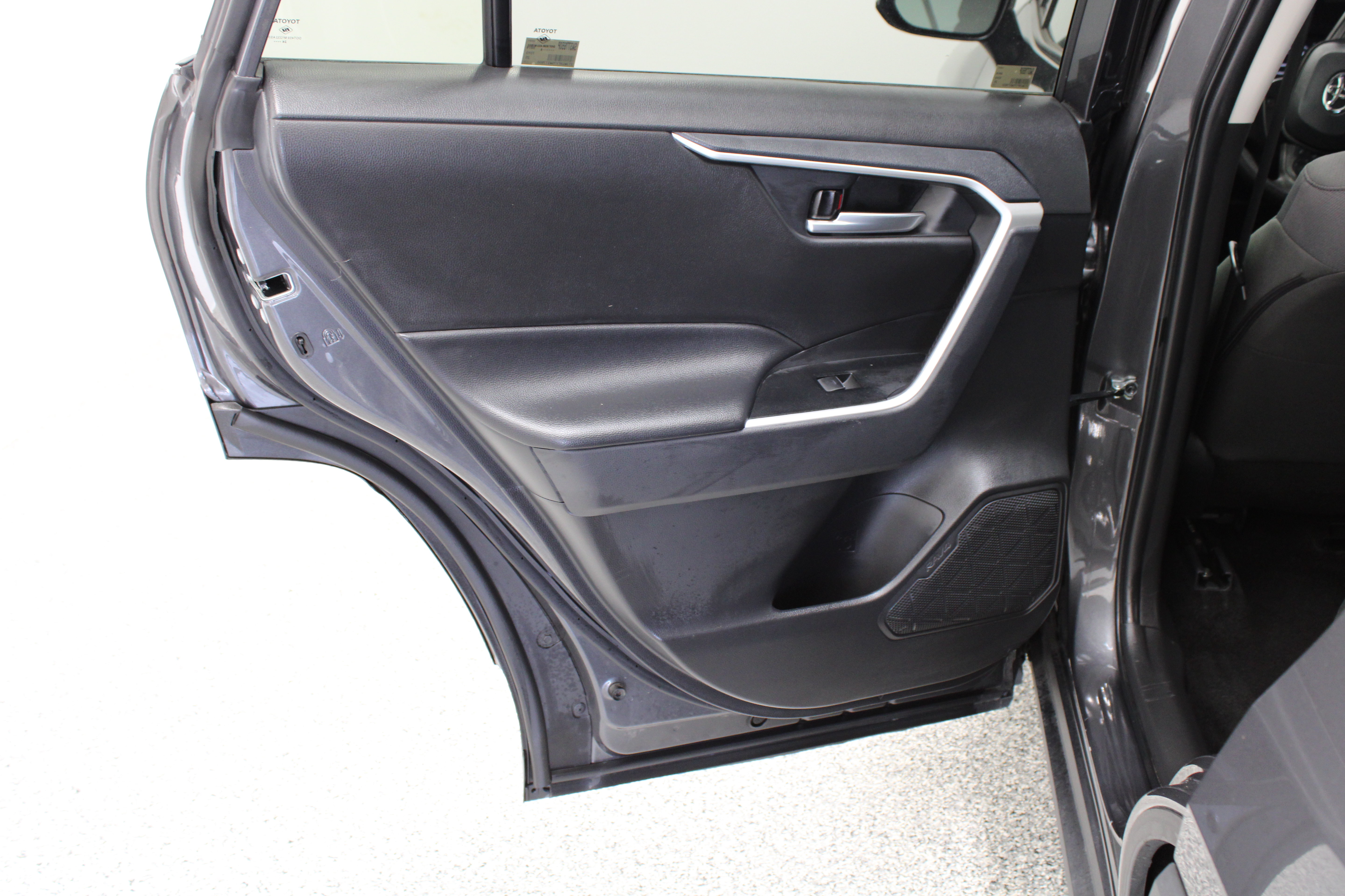 Used 2025 Toyota RAV4 XLE FWD image 26