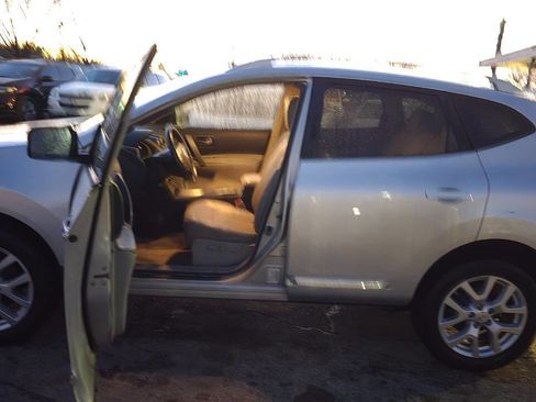 Used 2013 Nissan Rogue SL image 3