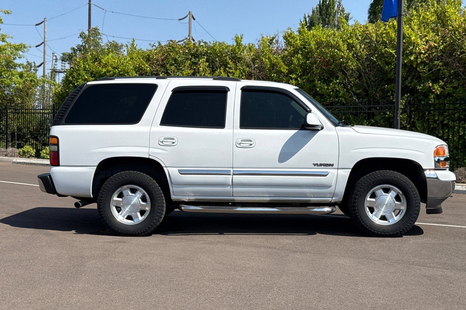 Used 2005 GMC Yukon SLE AWD/4WD image 3