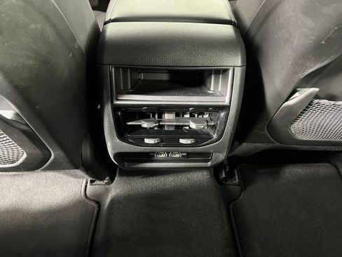 Used 2023 Jeep Grand Cherokee Laredo AWD/4WD image 39
