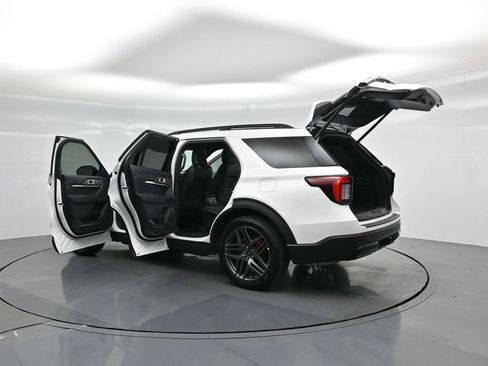 Certified 2025 Ford Explorer ST-Line w/ Premium Package image 37
