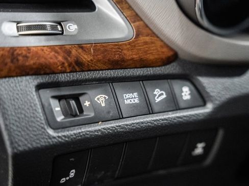 Used 2017 Hyundai Santa Fe Limited image 34