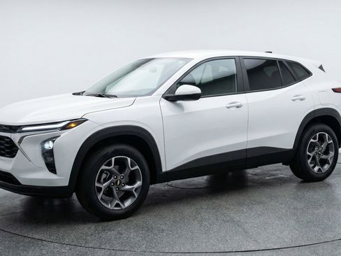 Used 2025 Chevrolet Trax LT image 3