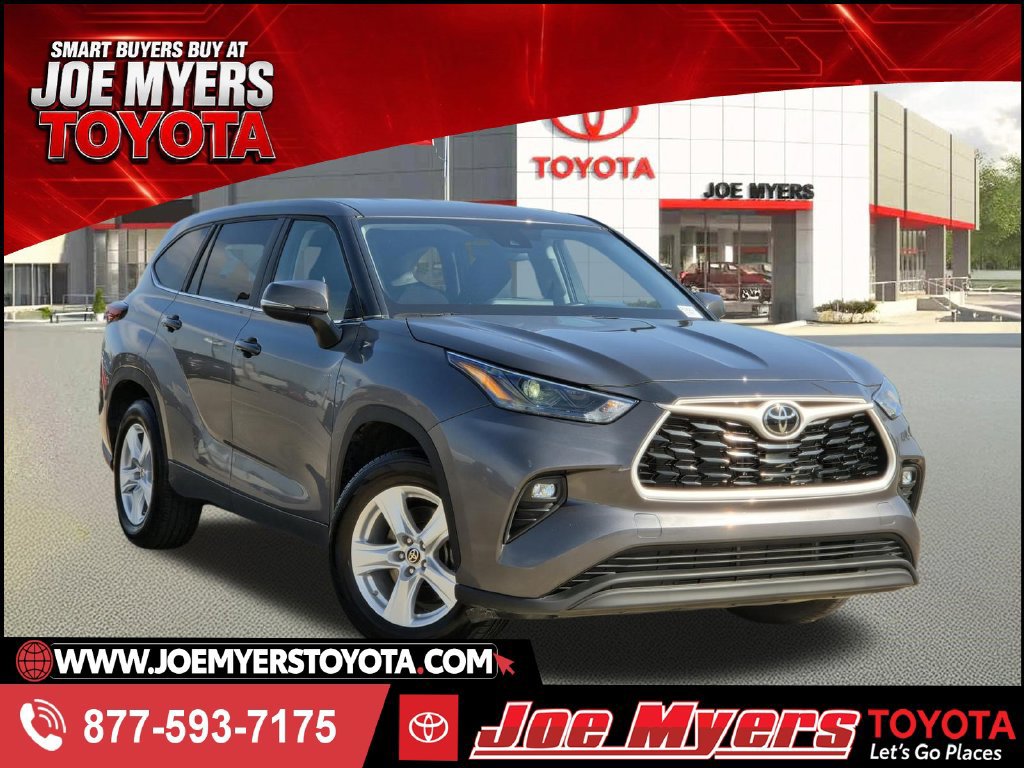 Used 2025 Toyota Highlander LE FWD image 1