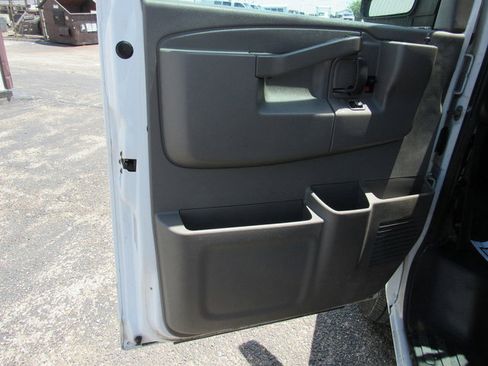 Used 2018 Chevrolet Express 2500 w/ Driver Convenience Package RWD image 25