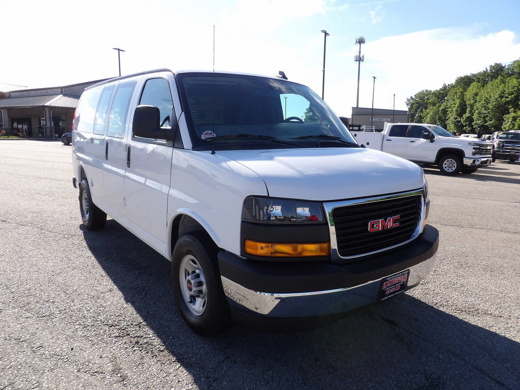 Used 2025 GMC Savana 2500 w/ Driver Convenience Package RWD image 11
