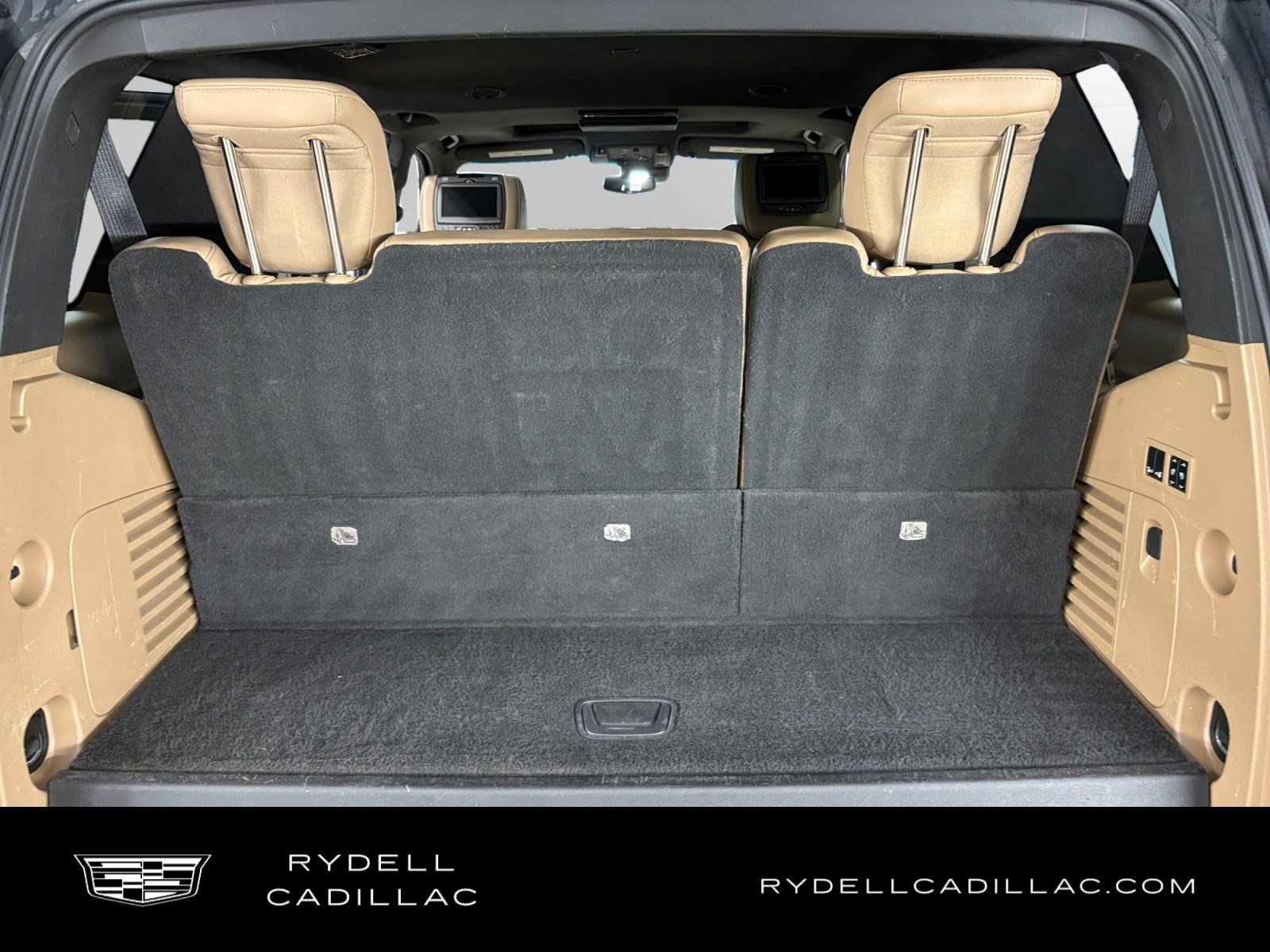 Used 2018 Cadillac Escalade Platinum AWD/4WD image 19