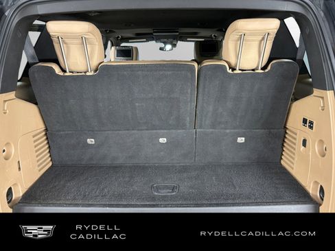 Used 2018 Cadillac Escalade Platinum AWD/4WD image 19