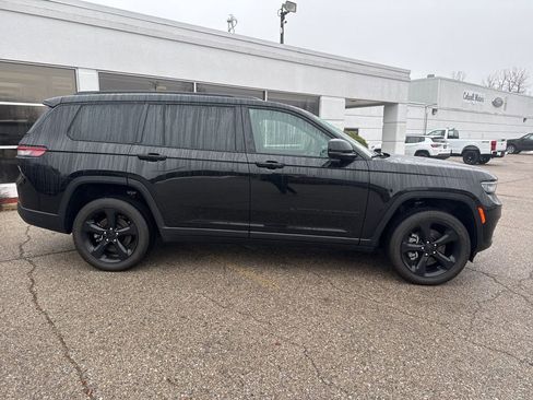 Used 2024 Jeep Grand Cherokee L Altitude image 2