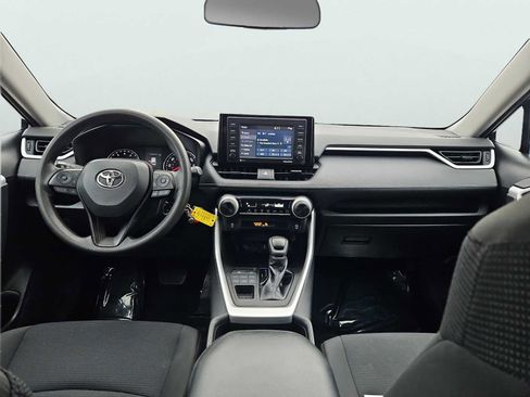Used 2021 Toyota RAV4 LE image 11