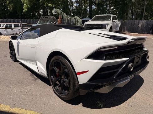 Used 2021 Lamborghini Huracan EVO RWD image 8