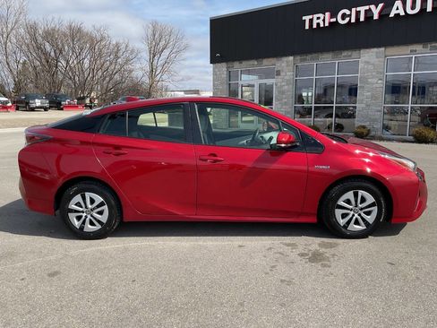 Used 2017 Toyota Prius Two w/ Prius Two Safety Plus Package image 9