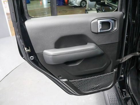 Used 2023 Jeep Wrangler Unlimited Sahara AWD/4WD image 28