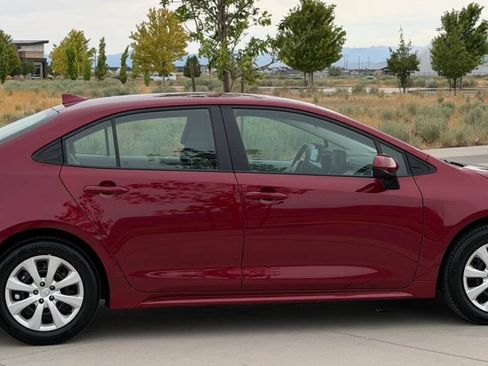 Used 2025 Toyota Corolla LE FWD image 4