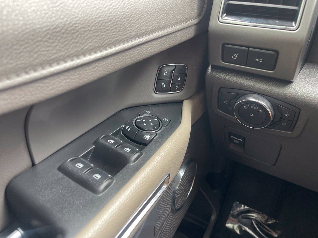 Used 2020 Ford Expedition XLT w/ Equipment Group 202A AWD/4WD image 26