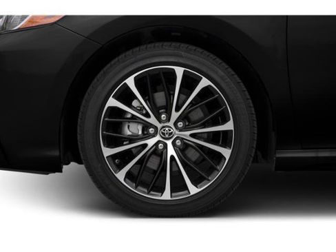 Used 2020 Toyota Camry SE w/ Convenience Package FWD image 11