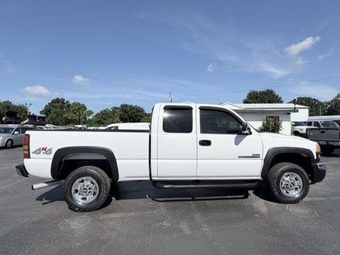 Used 2006 GMC Sierra 2500 W/T w/ Heavy-Duty Power Package AWD/4WD image 5