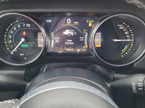 Used 2022 Jeep Wrangler Unlimited Sahara w/ Cold Weather Group image 17