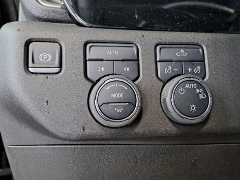 Used 2025 Chevrolet Silverado 1500 LT image 13