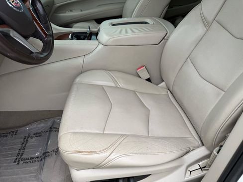 Used 2015 Cadillac Escalade Luxury AWD/4WD image 13