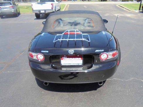 Used 2006 MAZDA MX-5 Miata Touring RWD image 4