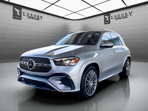 Used 2024 Mercedes-Benz GLE 450 4MATIC w/ AMG Line Exterior image 4
