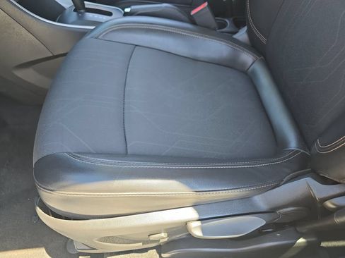 Used 2021 Chevrolet Trax LT AWD/4WD image 30