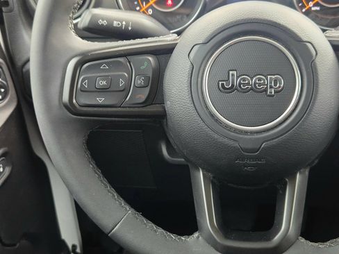 Used 2023 Jeep Gladiator Sport AWD/4WD image 20