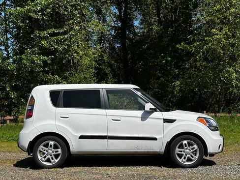 Used 2010 Kia Soul + FWD image 3
