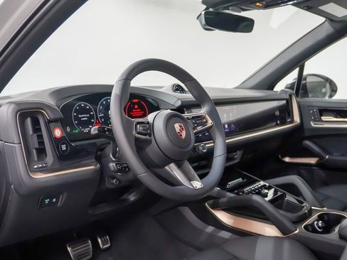 New 2026 Porsche Cayenne S image 4