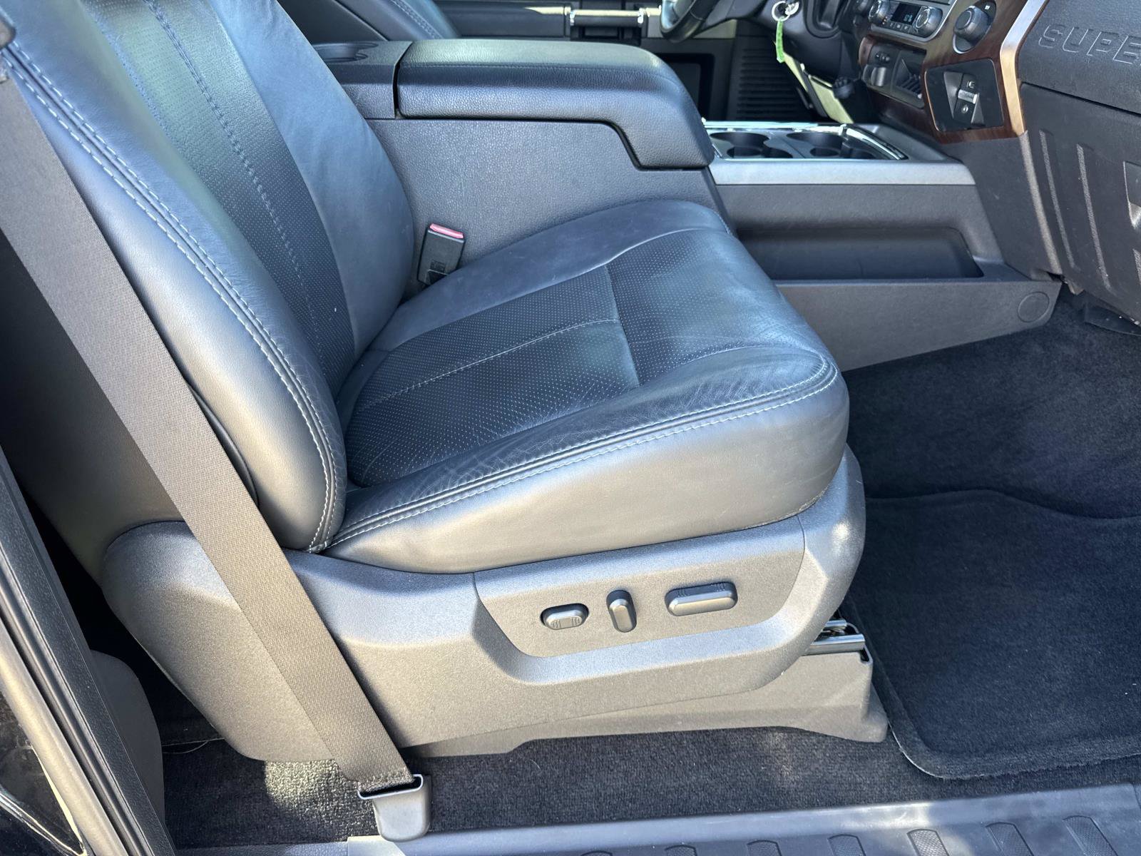 Used 2011 Ford F250 Lariat w/ Lariat Interior Pkg RWD image 11
