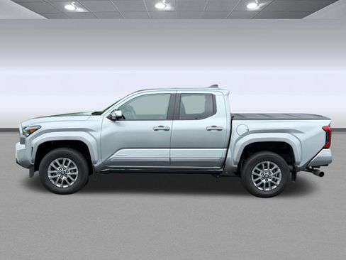 Used 2024 Toyota Tacoma Limited w/ Limited Package (LT) AWD/4WD image 2