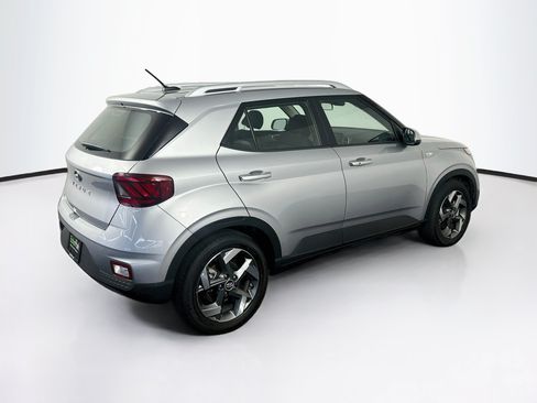 Used 2025 Hyundai Venue SEL FWD image 9